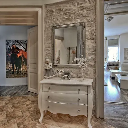 Luxury With Sea View Apartment